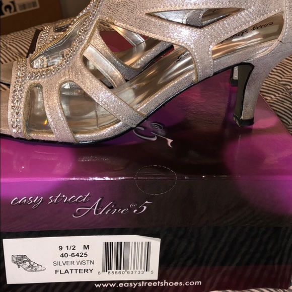 Silver Heels - Picture 6 of 6